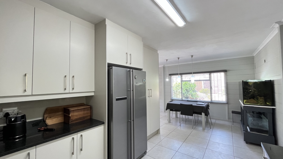 3 Bedroom Property for Sale in Glencairn Western Cape